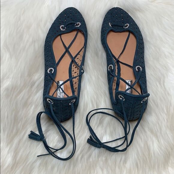 Halogen Blue Hanella Lace Up Ankle Tie Flat Sz 8 - Picture 3 of 6